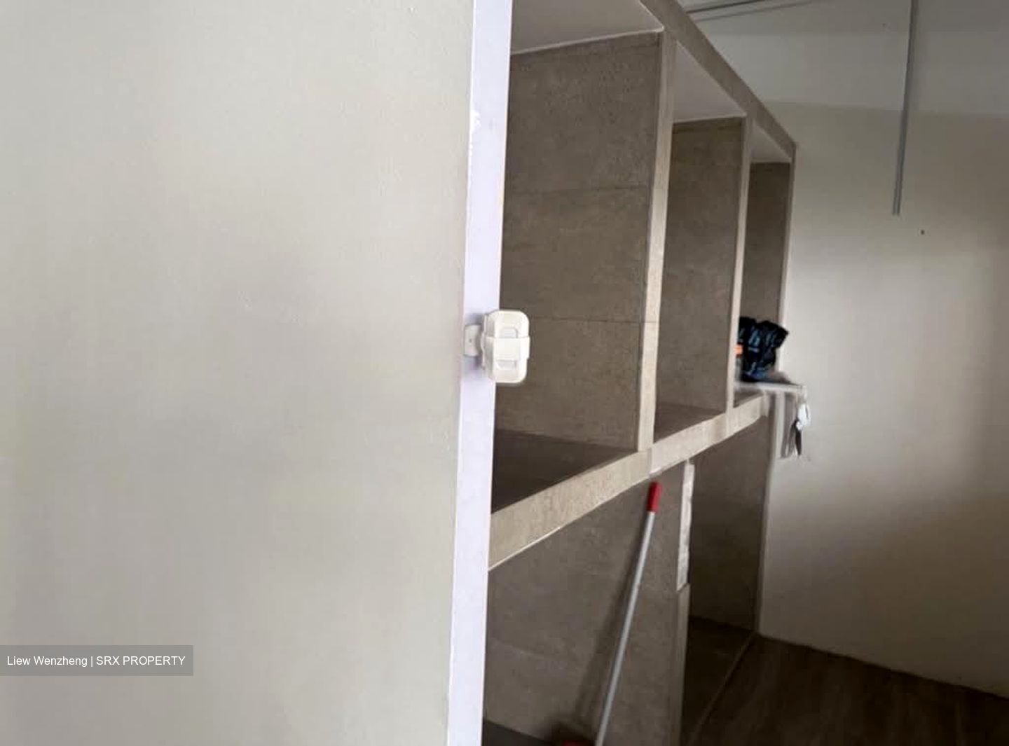 Jurong East Avenue 1 (D22), Shop House #592347081